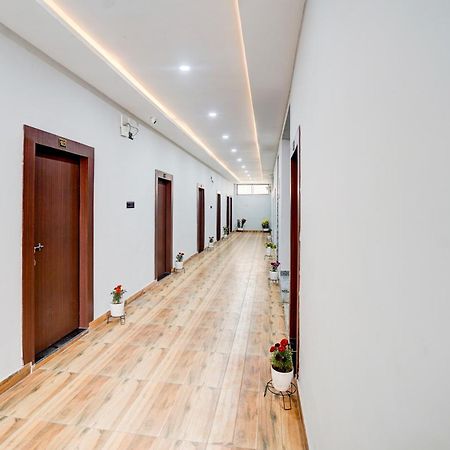Hotel Vibe Blu- Варанаси Экстерьер фото