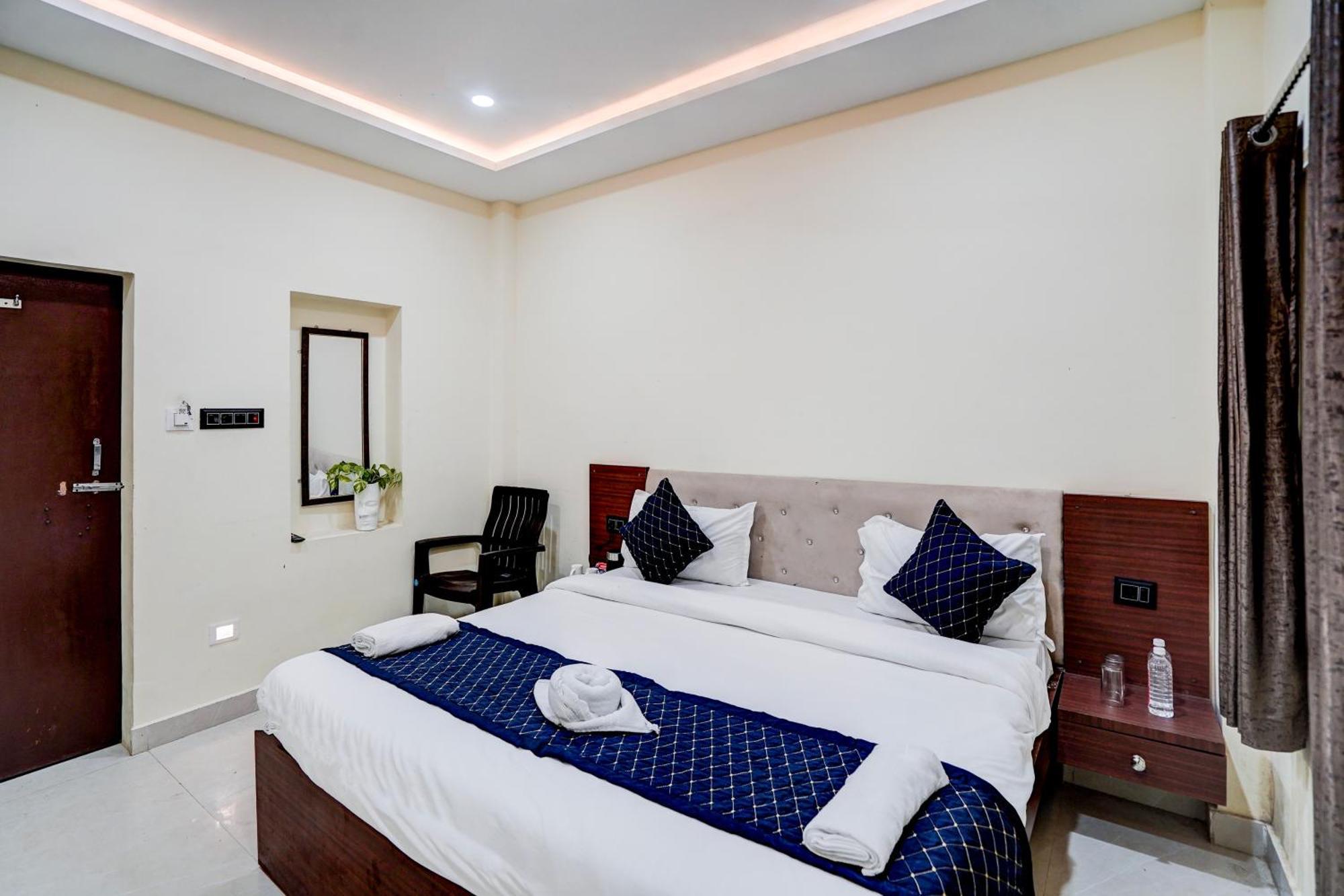 Hotel Vibe Blu- Варанаси Экстерьер фото