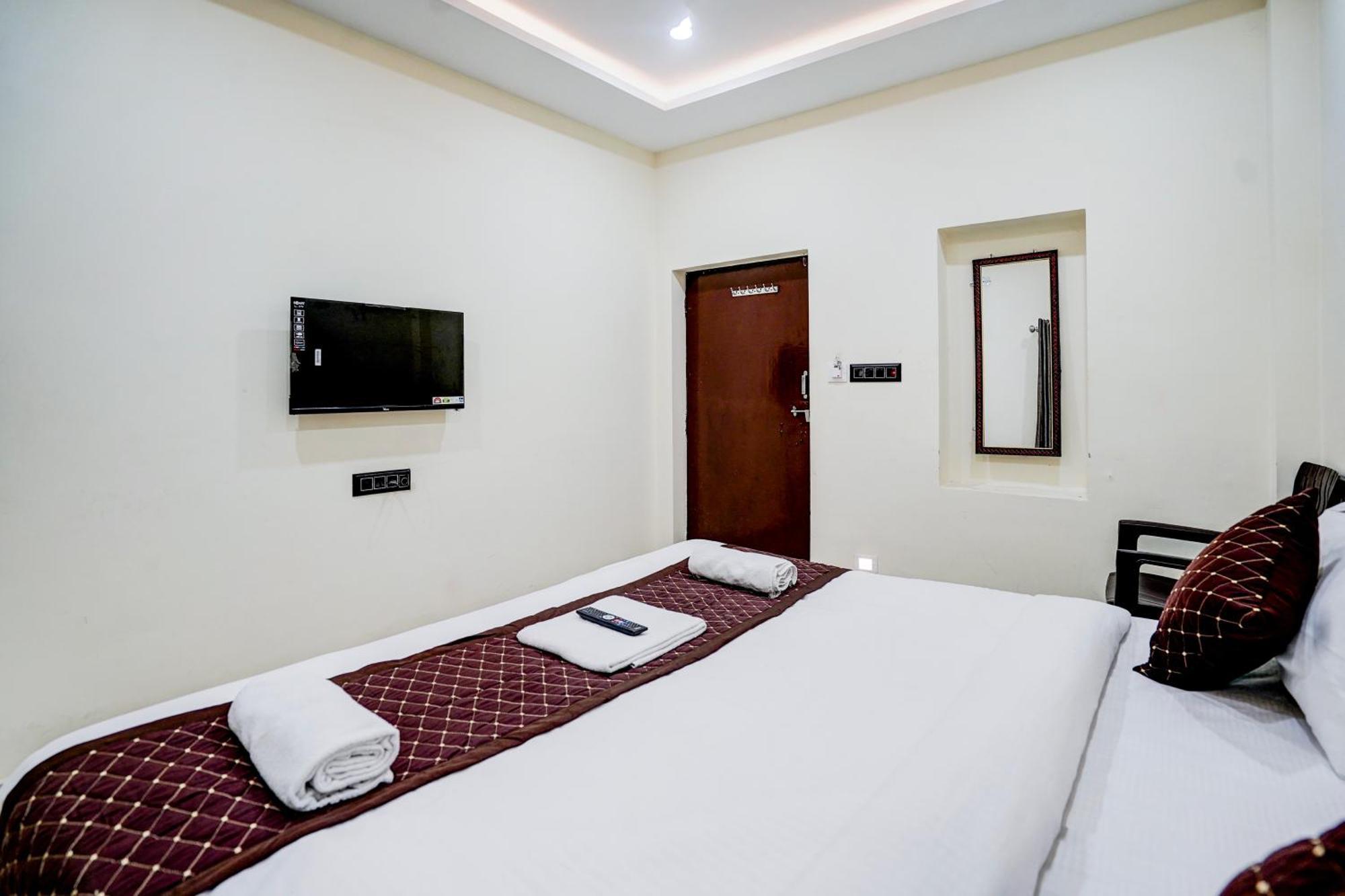 Hotel Vibe Blu- Варанаси Экстерьер фото