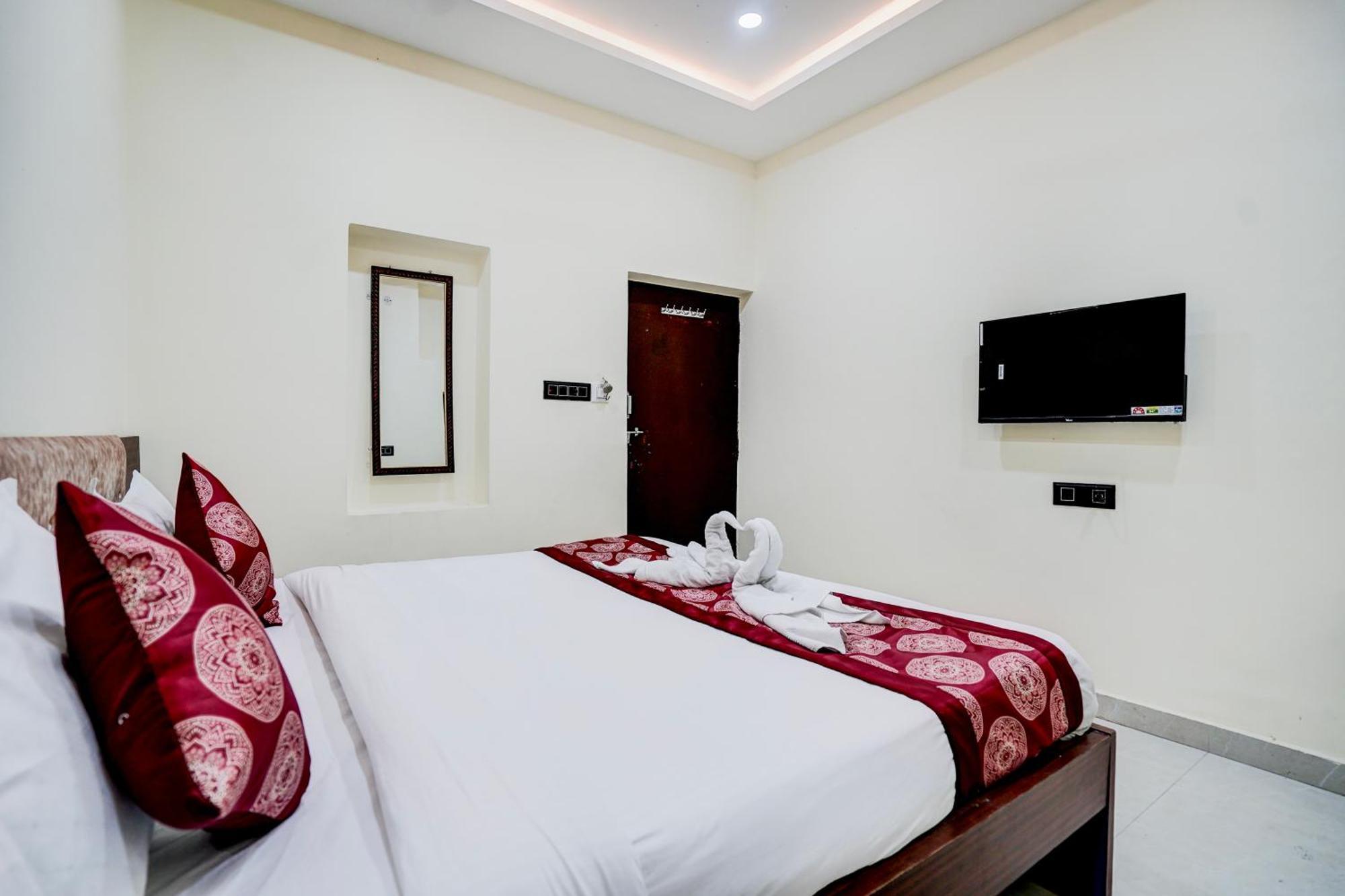 Hotel Vibe Blu- Варанаси Экстерьер фото