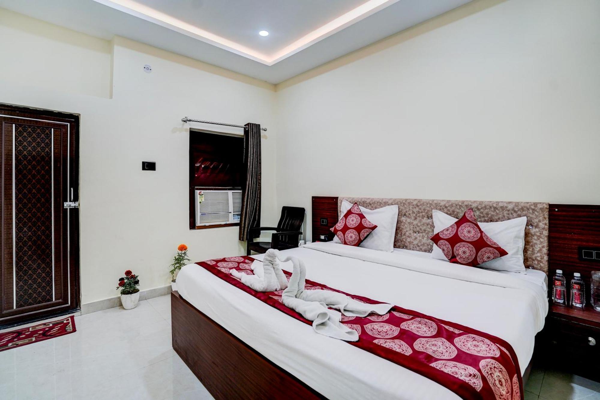 Hotel Vibe Blu- Варанаси Экстерьер фото