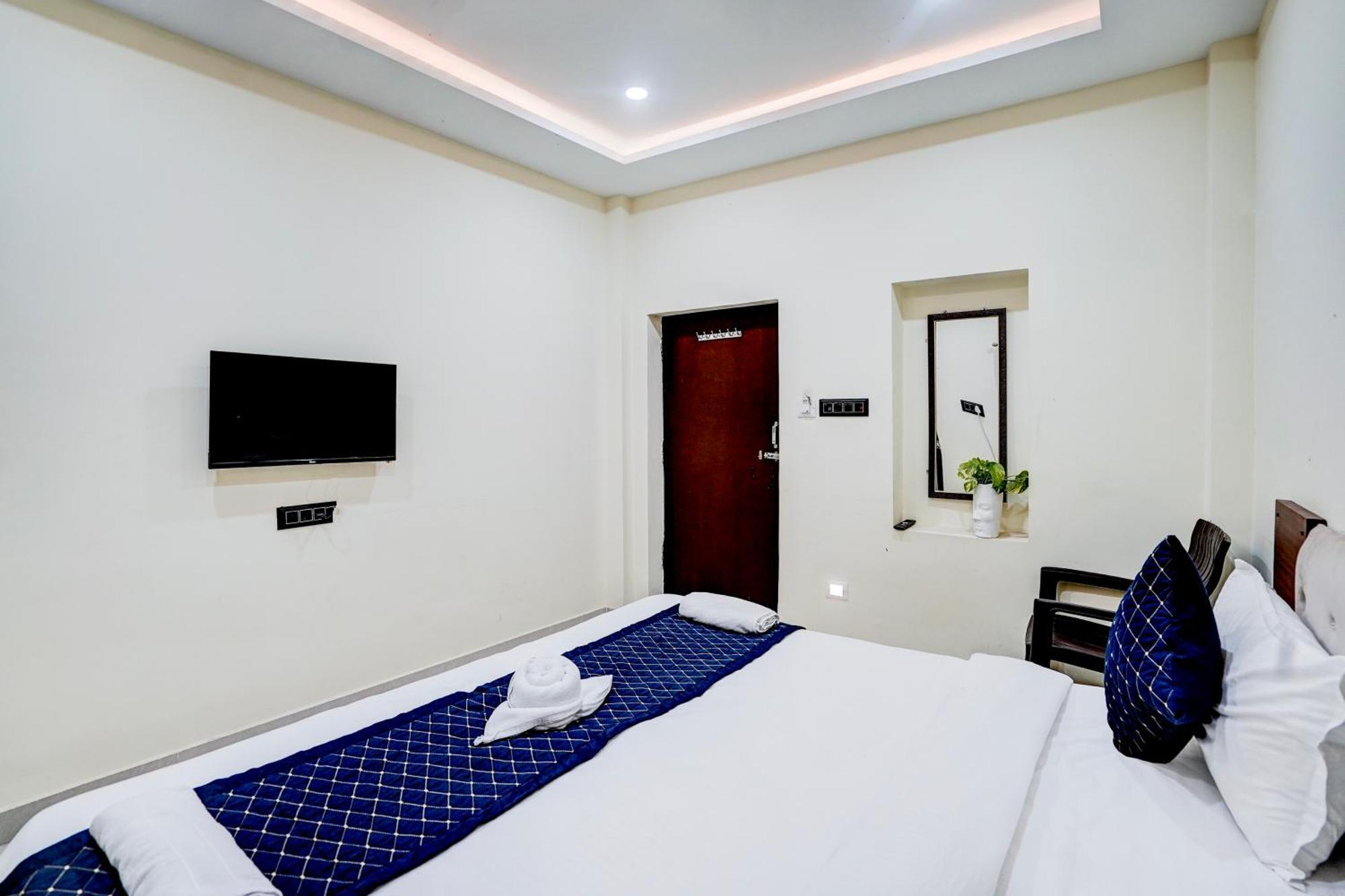 Hotel Vibe Blu- Варанаси Экстерьер фото